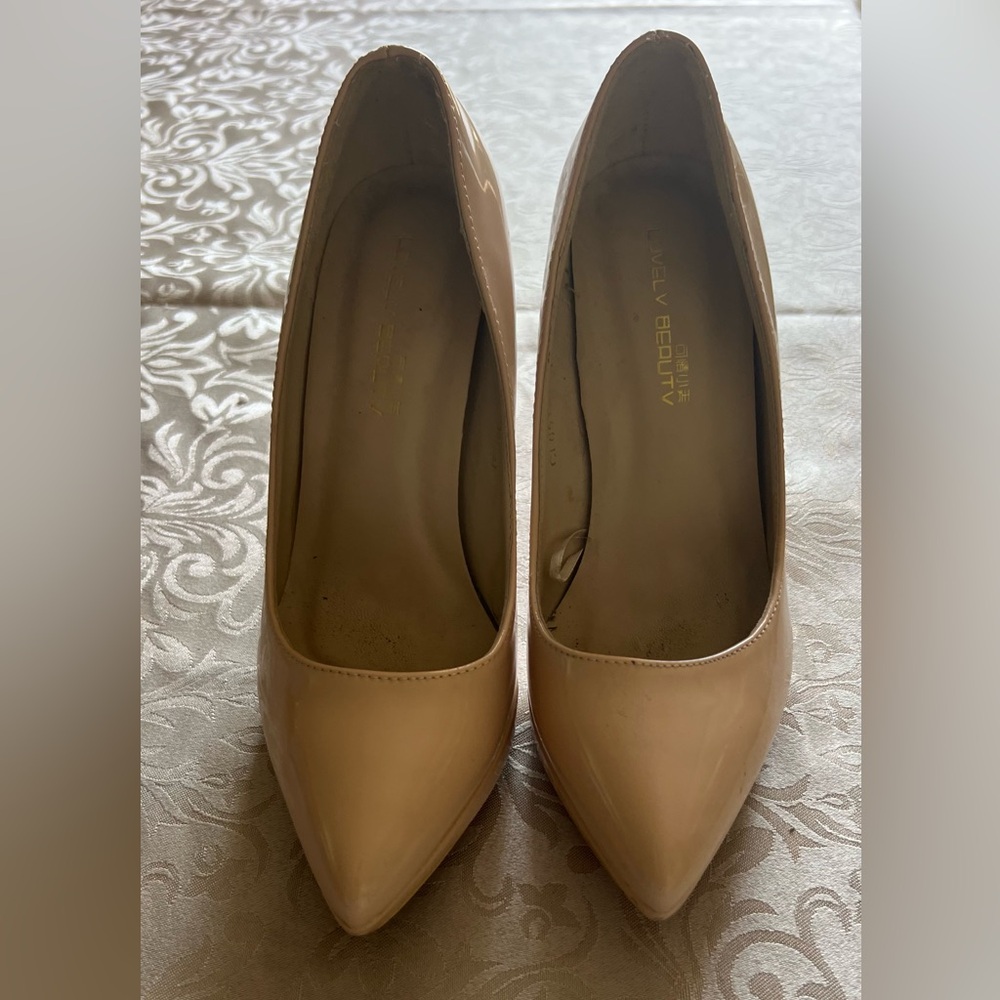 Beige Pumps inspired by
